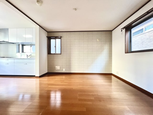 板橋区四葉2丁目　旧分譲地内　内外装リフォーム　中古戸建の居間・リビング