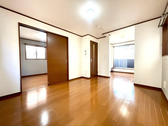 板橋区四葉2丁目　旧分譲地内　内外装リフォーム　中古戸建の居間・リビング