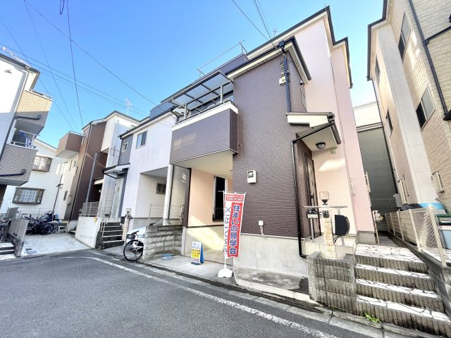 板橋区四葉2丁目　旧分譲地内　内外装リフォーム　中古戸建の前面道路含む現地写真