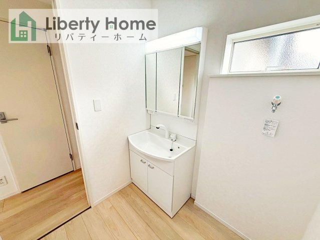 土浦市中第8　新築戸建の独立洗面台