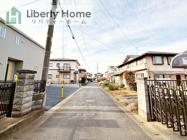 土浦市中第8　新築戸建の前面道路含む現地写真