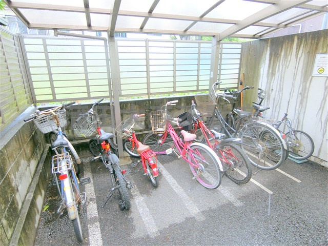 ル・クールのその他共用部分|屋根付きの駐輪場
