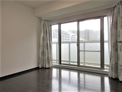 サンクタス南千里の居間・リビング|ＬＤＫ約２４．１畳　※前回募集時／２０２３年６月の写真