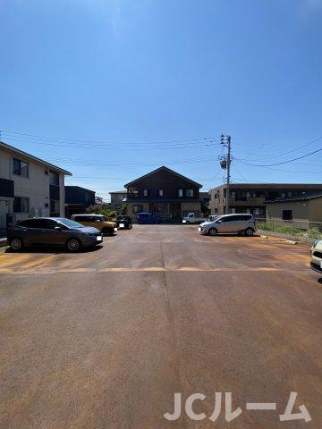 メゾン ド ポムの駐車場