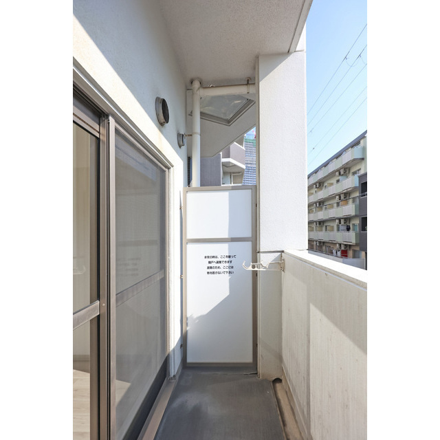 Gramercy Juso-higashi 1stのバルコニー