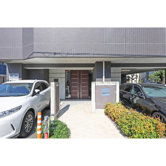 Gramercy Juso-higashi 1stのエントランス