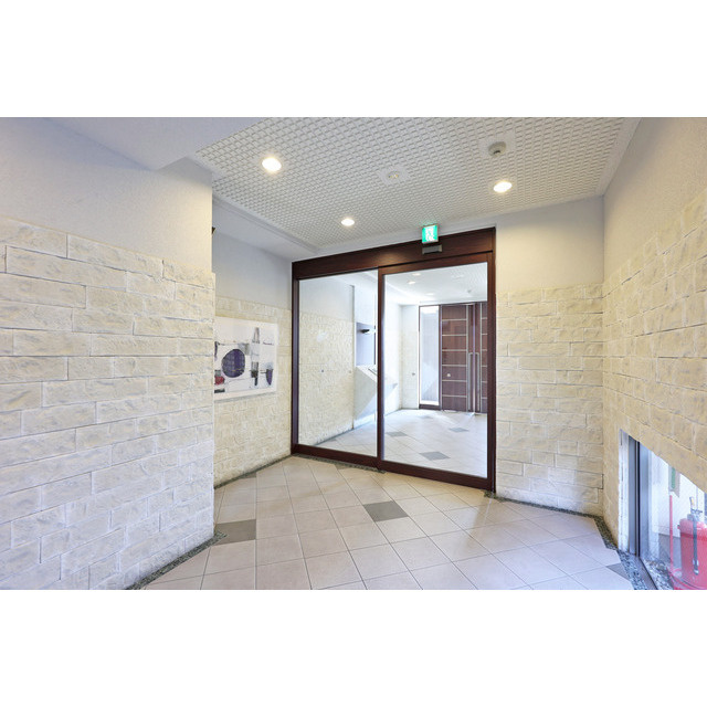 Gramercy Juso-higashi 1stの居間・リビング