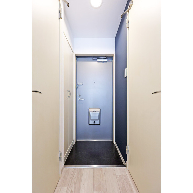 Gramercy Juso-higashi 1stの玄関