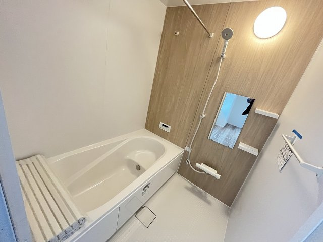 【内装】 | 福岡市東区高美台1丁目3期　1号棟（全2棟）【仲介手数料無料・0円】 | 施工例。浴室です。施工例は完成時と異なる場合があります。