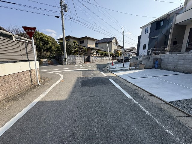 【その他】 | 福岡市東区高美台1丁目3期　1号棟（全2棟）【仲介手数料無料・0円】 | 現地写真。前面道路です。