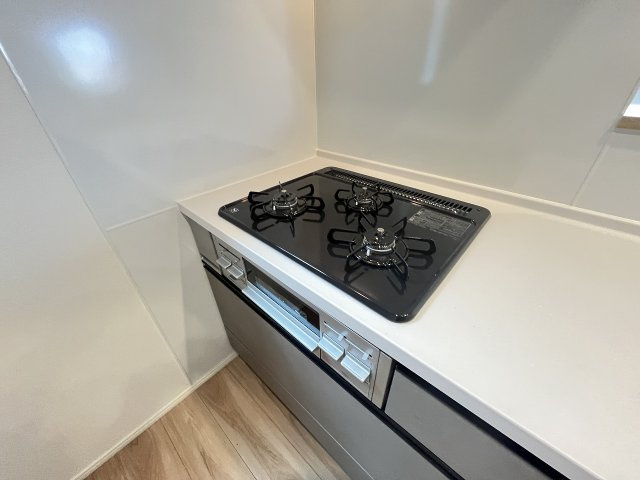 【キッチン】 | 福岡市東区高美台1丁目3期　1号棟（全2棟）【仲介手数料無料・0円】 | 施工例。施工例は完成時と異なる場合があります。