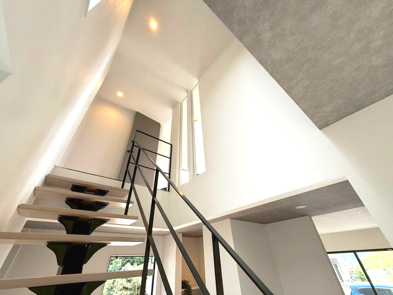 ラフシアNAGANUKIⅡ　新築モデルの内装|吹抜け＆鉄骨階段