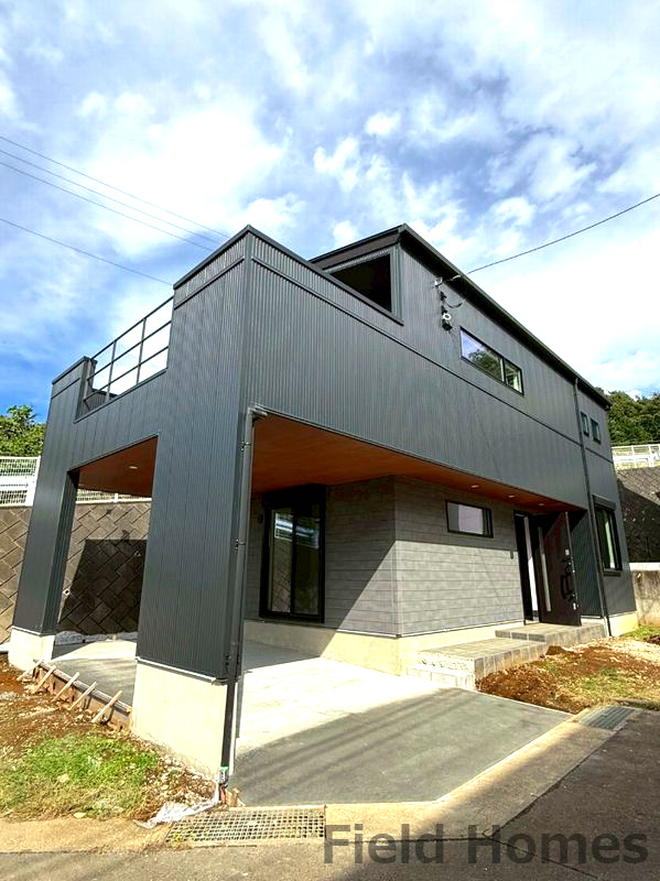 ラフシアNAGANUKIⅡ　新築モデルの外観|外観外壁・屋根にはBLACKガルバリウム使用