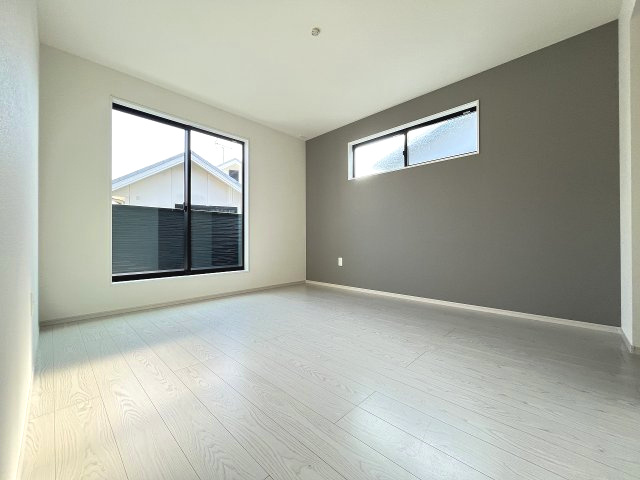 【寝室】 | 福岡市東区奈多2丁目5期　3号棟（全5棟）【仲介手数料無料・0円】 | 現地写真。2階主寝室です。