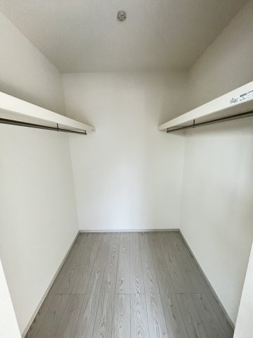 【収納】 | 福岡市東区奈多2丁目5期　3号棟（全5棟）【仲介手数料無料・0円】 | 現地写真。ウォークインクローゼットです。