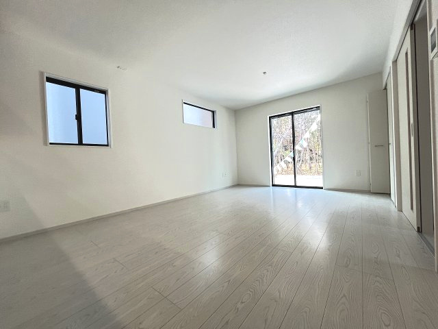 【居間・リビング】 | 福岡市東区奈多2丁目5期　3号棟（全5棟）【仲介手数料無料・0円】 | 現地写真。