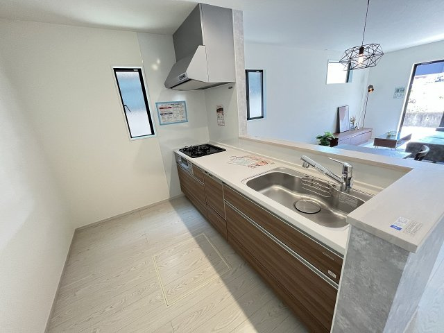 【キッチン】 | 福岡市東区奈多2丁目5期　3号棟（全5棟）【仲介手数料無料・0円】 | 施工例。施工例は完成時と異なる場合があります。
