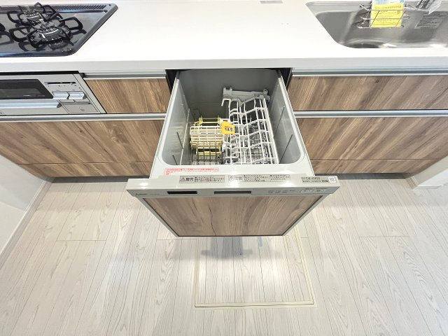 【キッチン】 | 福岡市東区奈多2丁目5期　3号棟（全5棟）【仲介手数料無料・0円】 | 現地写真。食洗器が付いてます。