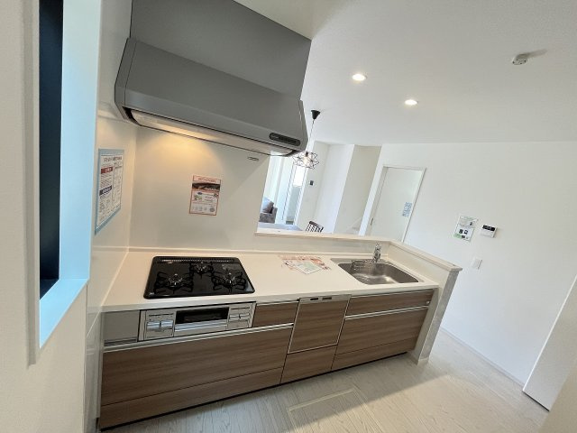【キッチン】 | 福岡市東区奈多2丁目5期　3号棟（全5棟）【仲介手数料無料・0円】 | 施工例。施工例は完成時と異なる場合があります。