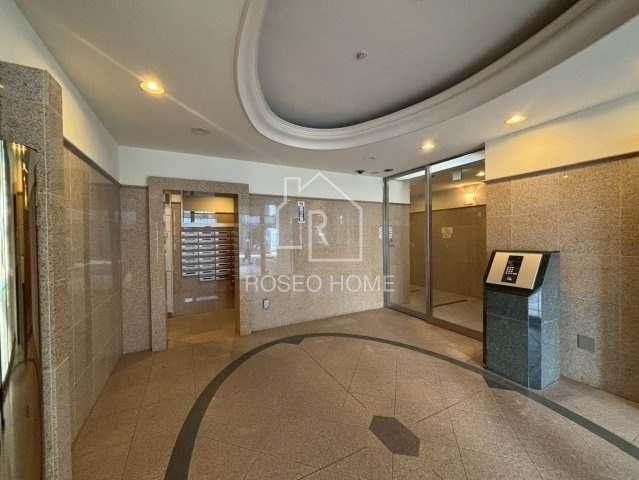 ソルレヴェンテ梅田のエントランス