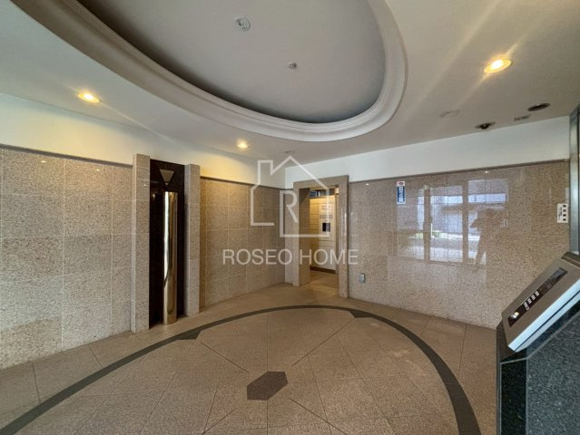 ソルレヴェンテ梅田のロビー