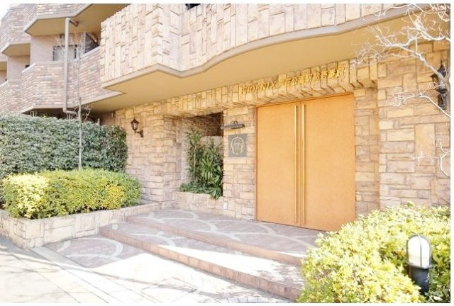 フェニックス芦花公園駅前壱番館のエントランス|毎日通るエントランスはこのようになっています