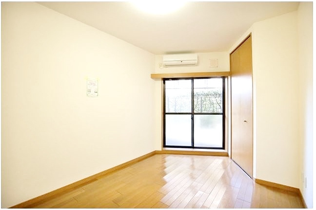 フェニックス芦花公園駅前壱番館の居間・リビング|ゆったり過ごせる居間です