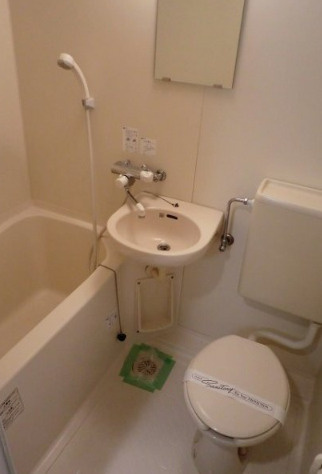 フェニックス芦花公園駅前壱番館の浴室|日々の疲れを癒すお風呂付です