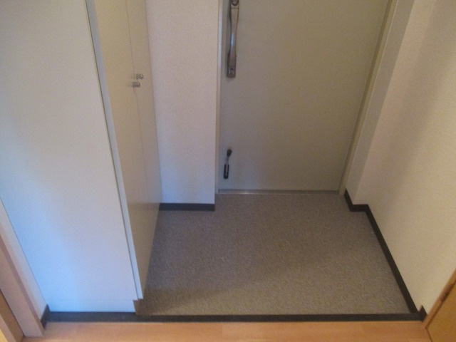 玄関にはシューズボックスがあります