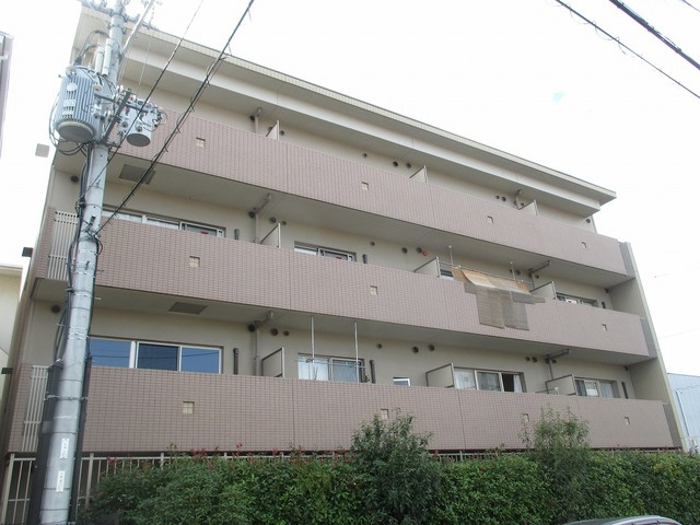 外壁タイル張りのお洒落なマンションです