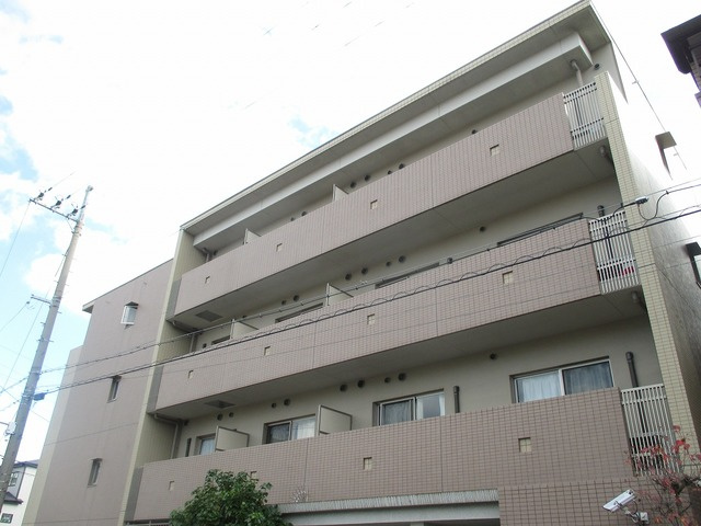 外壁タイル張りのお洒落なマンションです