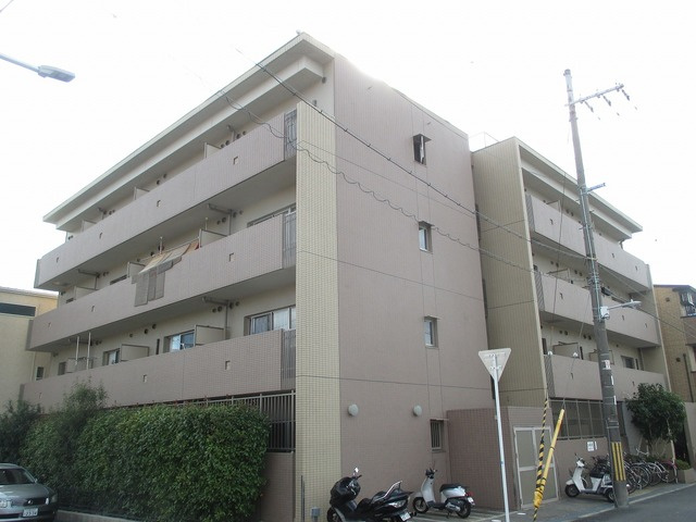 外壁タイル張りのお洒落なマンションです