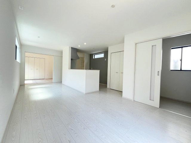 【内装】 | 福岡市東区奈多2丁目5期　4号棟（全5棟）【仲介手数料無料・0円】 | 施工例。リビングです。施工例は完成時と異なる場合があります。