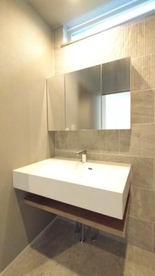 【洗面所】 | 箱根町宮城野戸建 | ゆったりとスペースのある洗面所