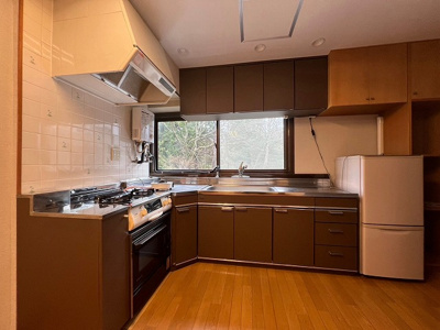 【キッチン】 | 仙石高原マンション | コンパクトなキッチンで掃除もラクラク