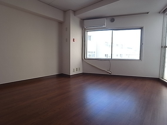 マンション桂の洋室