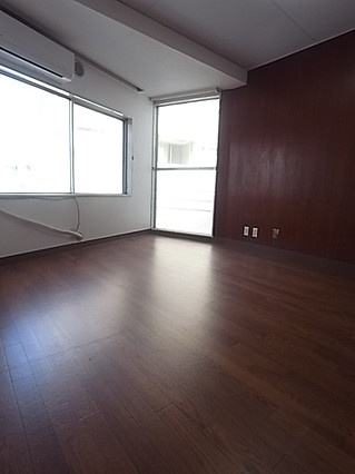 マンション桂の洋室