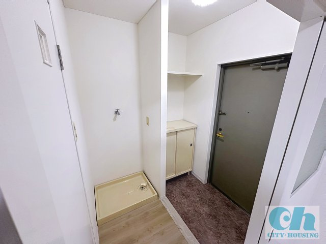 但馬屋ビル 202号室の玄関