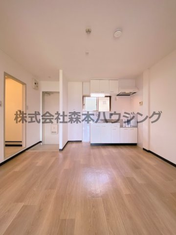 【居間・リビング】 | 　交野ロイヤルコート | ゆったりとした居間です