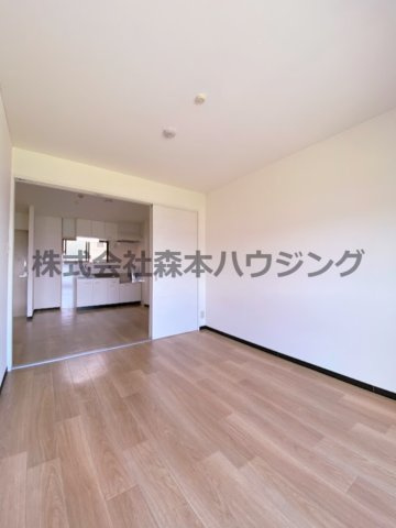 【洋室】 | 　交野ロイヤルコート | 広々とした洋室です