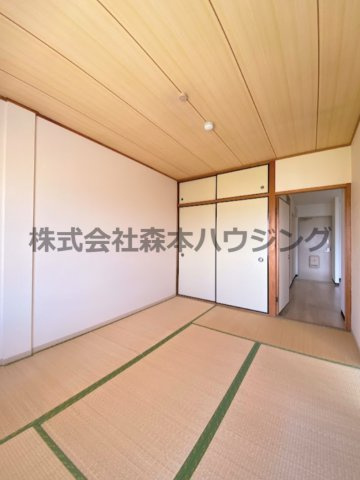 【寝室】 | 　交野ロイヤルコート | 落ち着いて過ごせるお部屋なので、寝室にいかがでしょうか