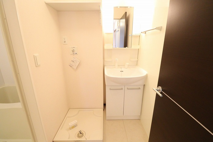 レジデンス北荒川沖の独立洗面台|洗髪洗面化粧台