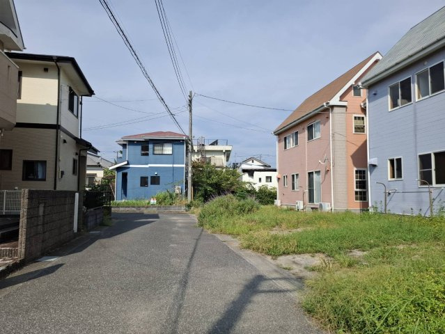 館山市北条　中古戸建の前面道路含む現地写真