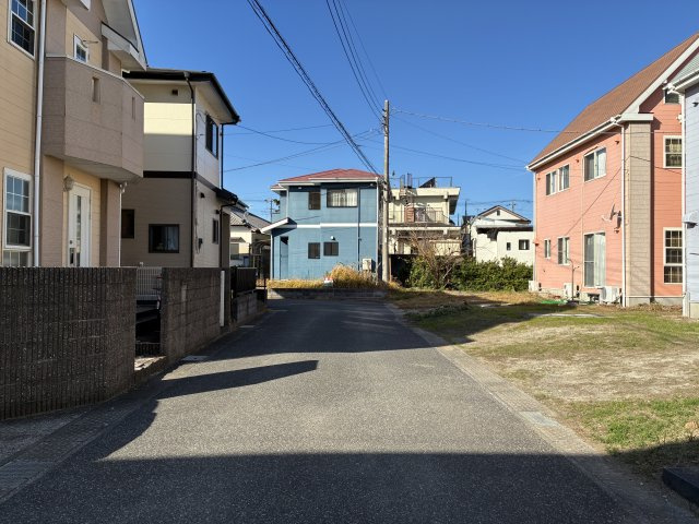 館山市北条　中古戸建の前面道路含む現地写真