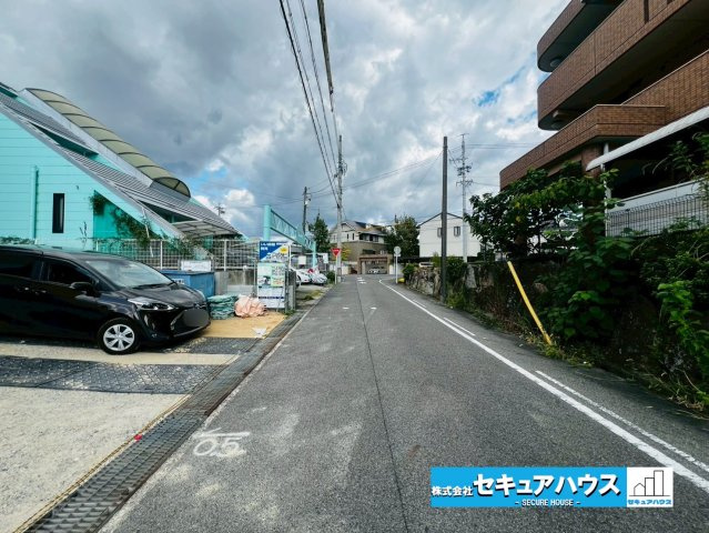 【今からご案内可能】愛知郡東郷町白鳥1丁目　全2棟の前面道路含む現地写真