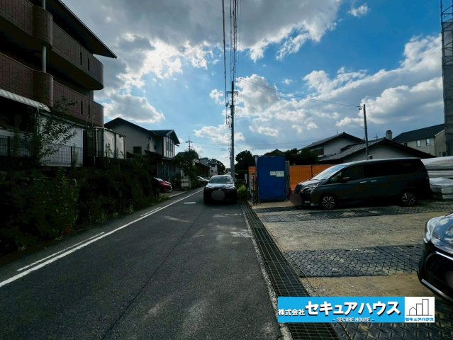 【今からご案内可能】愛知郡東郷町白鳥1丁目　全2棟の前面道路含む現地写真
