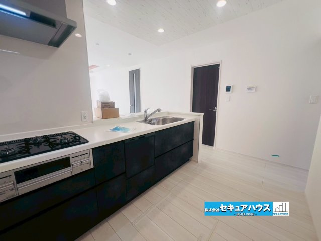 【今からご案内可能】愛知郡東郷町白鳥1丁目　全2棟の内観：施工例|【キッチンイメージ】
◆同時にたくさんの料理が調理できる。「焼く・蒸す・煮る」の工程を同時進行で進めることができるので、料理を素早く作ることができます。育児でバタバタ忙しいママに嬉しい♪