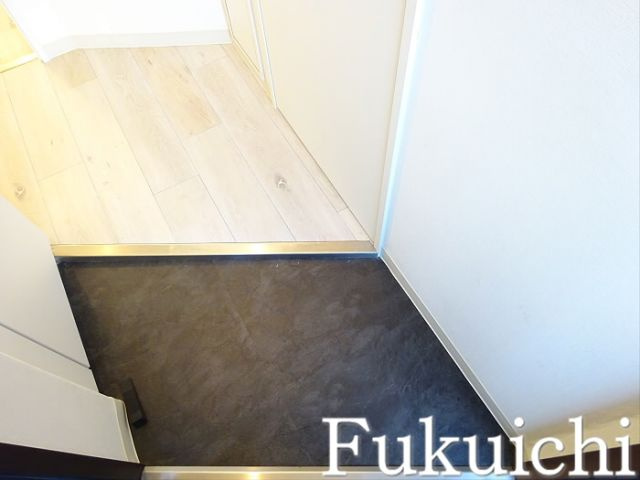 ドゥーエ学芸大学の玄関