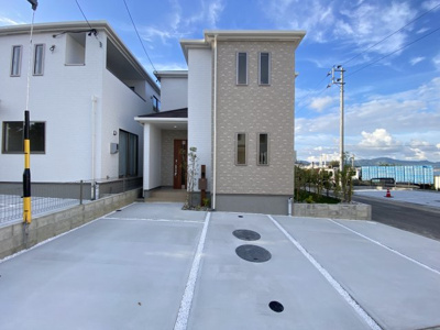 【外観】 | うるま市石川東恩納Ⅶ（全7棟）ラストF号棟 | F号棟　並列駐車3台可♪