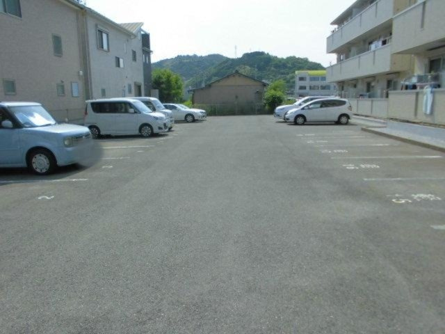 グランディオ A棟の駐車場|駐車場